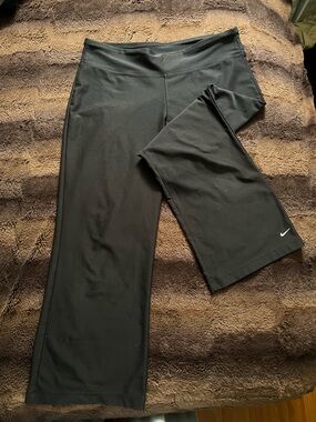 Nike Black Athletic Capris
